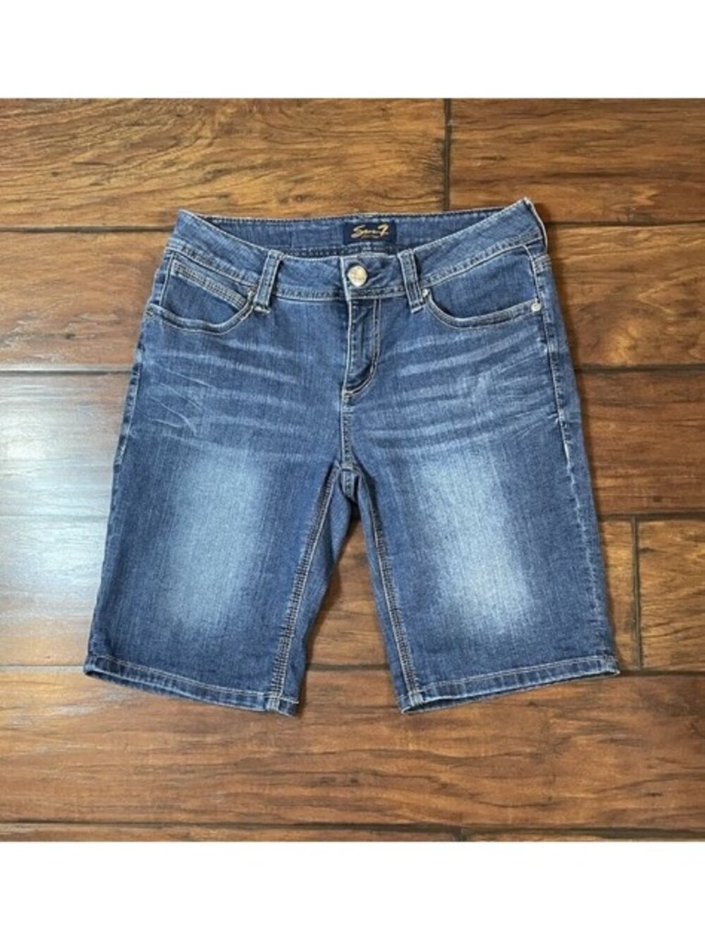 Women's Size 6 Bermuda Jean Shorts Seven7 Y2K Mom Style Casual Comfy Americana
